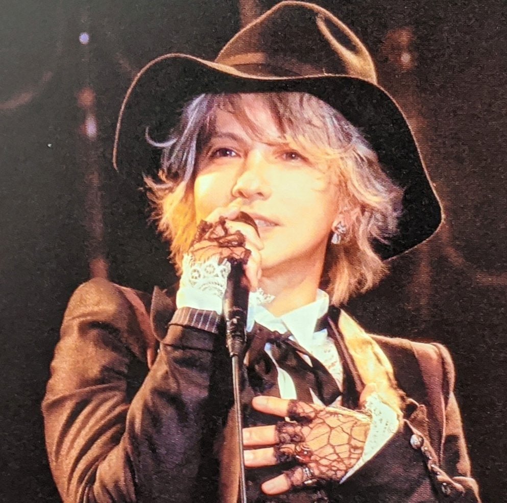 himaristyle's tweet photo. L'Arc～en～Cielのhydeが語った
落ち込んだときに立ち直る方法

①過去の失敗を何度も悔やまない

②未来の不安を考え続けない

③いま自分ができることに集中

④気力がない時はゆっくり動く

⑤朝起きるなど生活の基本は死守

⑥つらい感情を音楽や声などで外へ出す

出典：SUNDAYブレイク、激ロック https://t.co/OLCCZ7c2cg