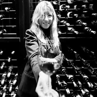 israelwegierski's tweet photo. Como se que esa noche tenemos buenos conocedores de 🍷 @mbeaudroit 

El Asado Builders no le podía faltar una Sommelier: @wegprensa 🙌

Muy espactante del maridaje de esa noche.

PD: tiene mi apellido 🫶 no puede fallar https://t.co/RExMV2DB6H