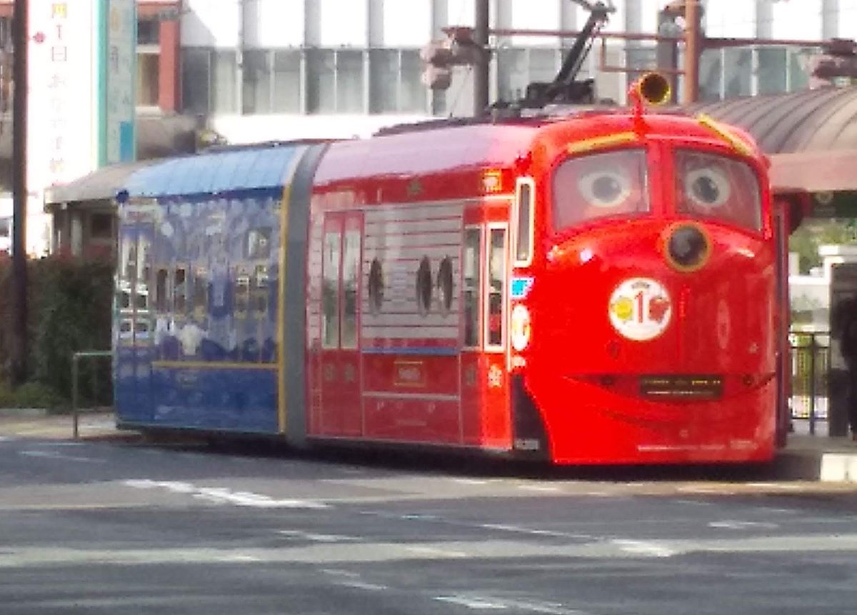 metalcube1's tweet photo. そういえば岡山駅や会場近くの大通りにチャギントンのウィルソンとブルースターが走ってますー✨地元民でも遭遇するとテンション上がるガチめのやつなのでイルミィさんたちもぜひ遭遇してみてほしい気持ち https://t.co/oow6Pd2Eh3