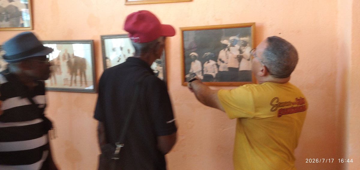 cuencachangui's tweet photo. Peña Cubanísima en la Casa del Changüí, con el grupo Familia Vera, vecinos de la comunidad y promotores culturales.  
VERANO CON MI GENTE. https://t.co/qjTvgpJz1k