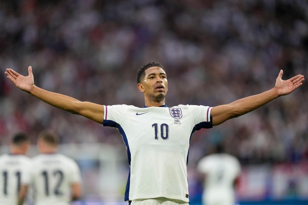 OFuraRedes's tweet photo. ⚽️ 3' | França 0-1 Inglaterra (Rice)
⚽️ 18' | França 0-2 Inglaterra (Konsa) 
⚽️ 37' | França 0-3 Inglaterra (Saka) 
⚽️ 46' | França 0-4 Inglaterra (Saka)
⚽️ 48' | França 1-4 Inglaterra (Mbappé)
⚽️ 54' | França 2-4 Inglaterra (Barcola)
⚽️ 66' | França 3-4 Inglaterra (Mbappé)
⚽️ 87' | França 3-5 Inglaterra (Saka)
⚽️ 96' | França 4-5 Inglaterra (Dembélé)
⚽️ 96' | França 4-6 Inglaterra (BELLINGHAM)

Are you not entertained?