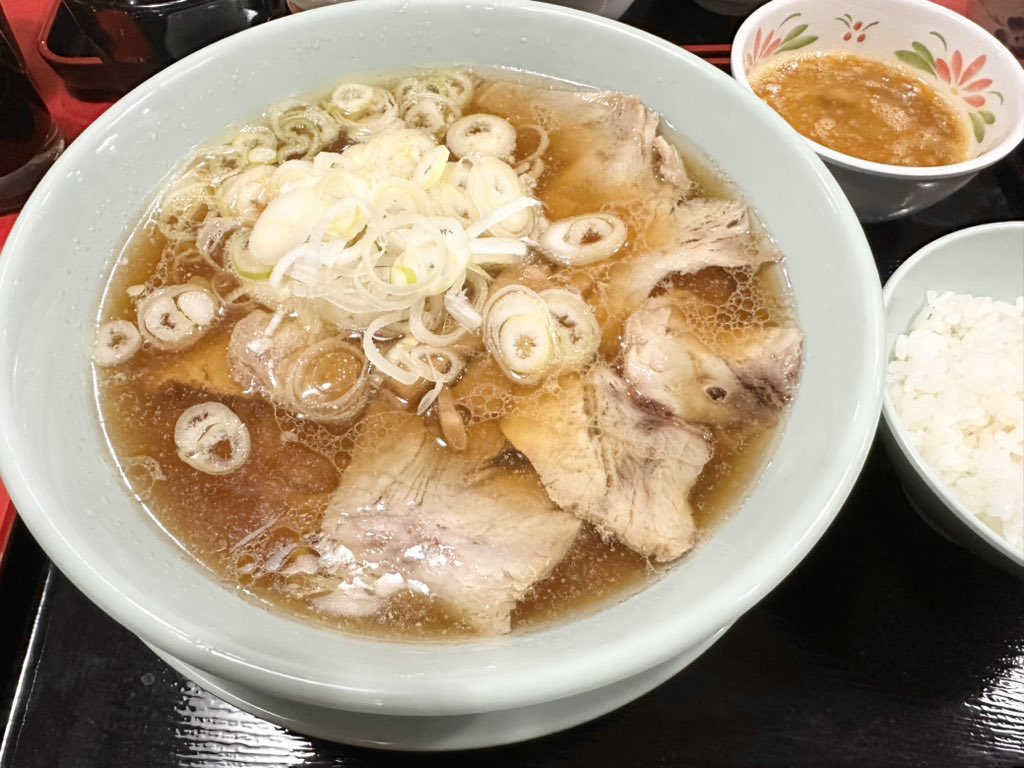 hittan_sub's tweet photo. 朝ラー。

右上のは納豆と生卵混ぜたやつ。

マジで丁度いい。 https://t.co/8SD2Cj3FFy