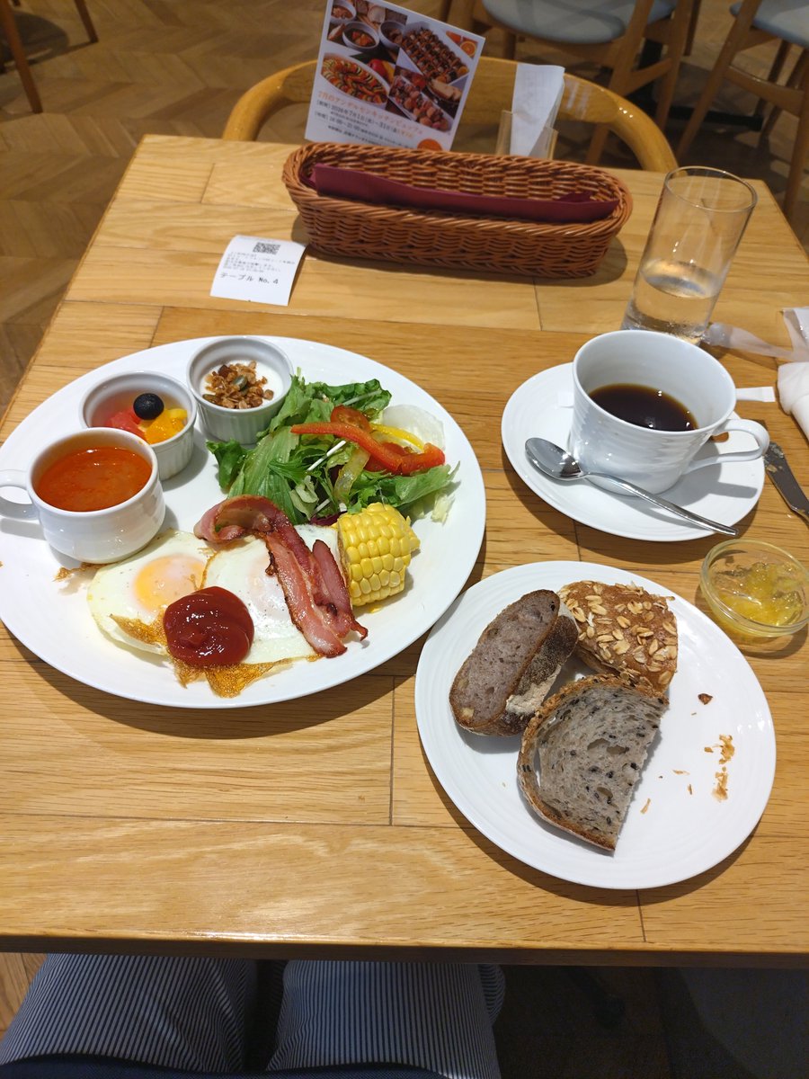ichi785's tweet photo. 広島アンデルセンでメチャ優雅な朝食たべてる https://t.co/YCvYcPRhol