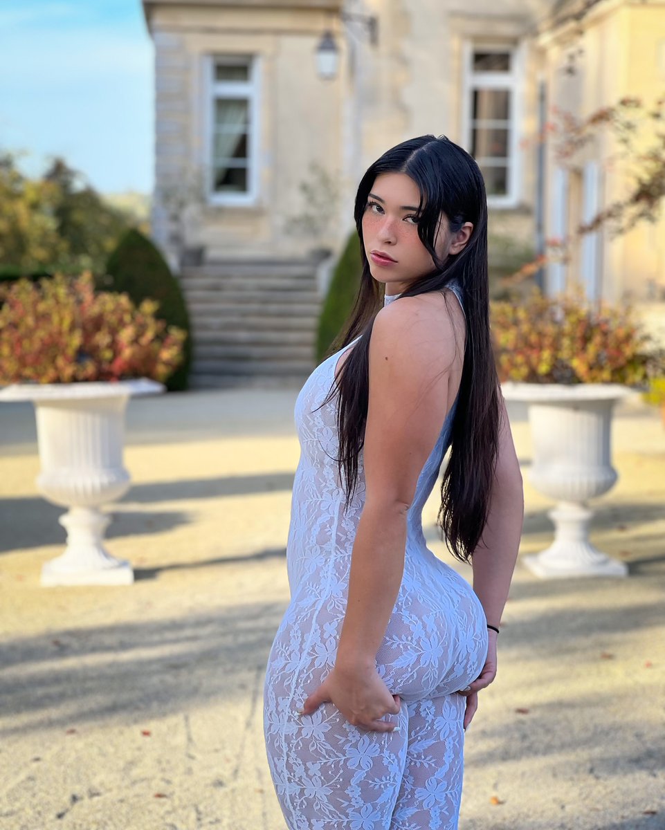 98_colgate's tweet photo. looking for tributes for her big ass dm open https://t.co/VUiZ9mbmLL