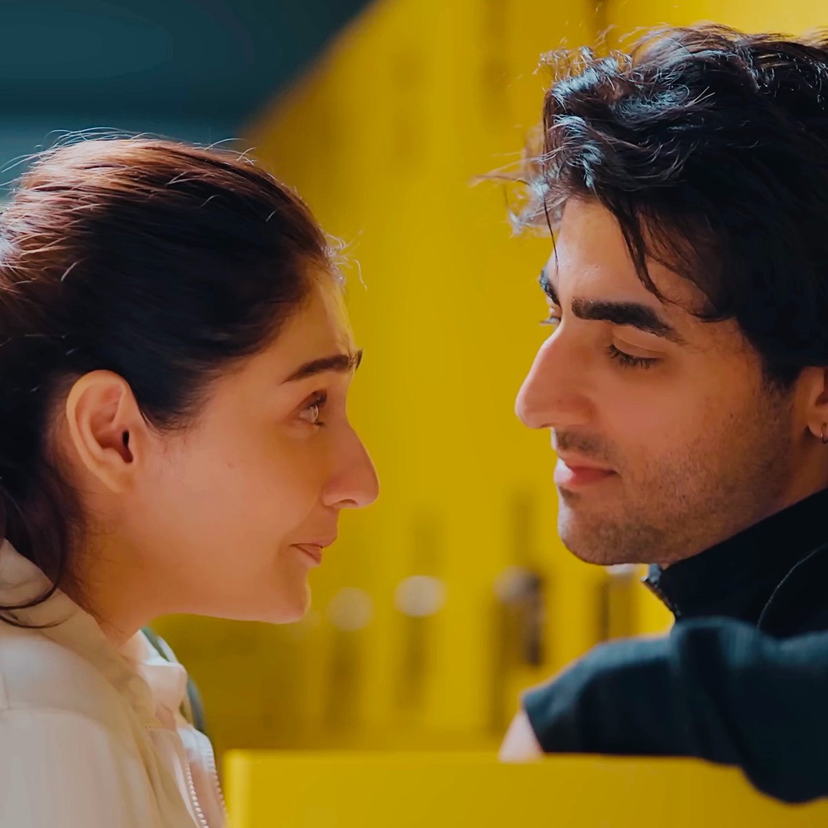 raahfilms's tweet photo. When i say they give baddies vibe i mean this - this is so unholy, zaamil’s eyes and smirk - i meannnn😮💨
This is going to be very controversial 👀
#darenijaat #arydigital #zaryaar #zarmil #sheheryarmunawar #nameerkhan #durefishansaleem #umeraahmed https://t.co/QULH3kQCY3