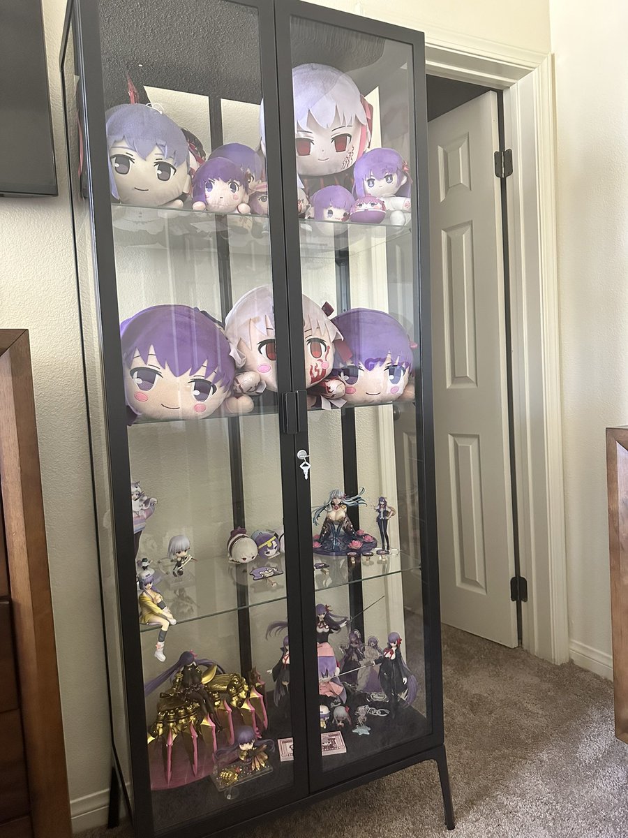 hvnfeel's tweet photo. It’s not full, but here is the current state of the second display case, top is all plushies. 

2nd shelf is Kama plus a little Parvati and other Sakura 5 stuff. 

Bottom shelf is BB + Passionlip https://t.co/yHj3r1CVzp