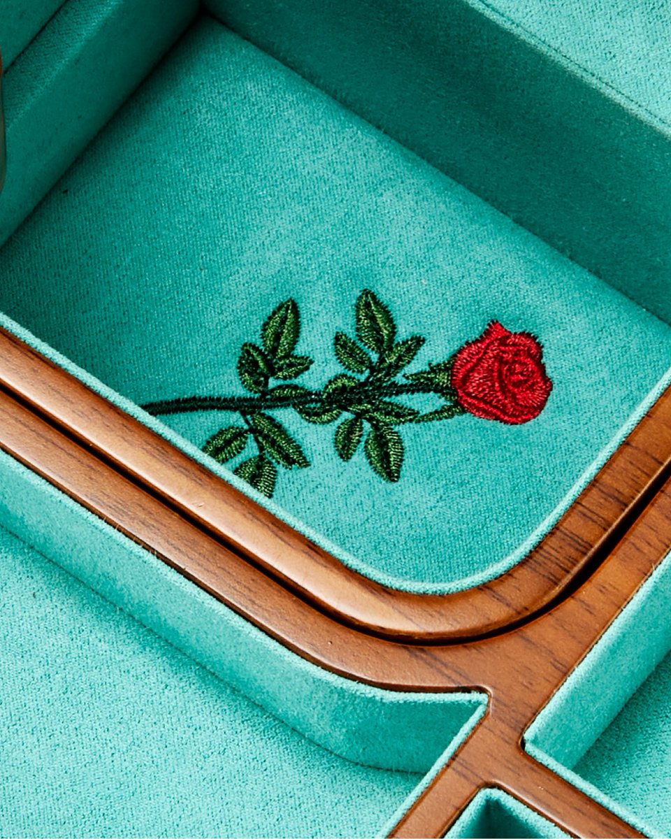 WOLF1834's tweet photo. Some stories are meant to be passed from one generation to the next.
Explore the Ballet Collection https://t.co/WJkZEbBrzL
#WOLF1834 #ProtectYourLegacy #SleepingBeauty #MusicalJewelleryBox #LuxuryKeepsake #TimelessCraftsmanship https://t.co/pAdENlbGzp