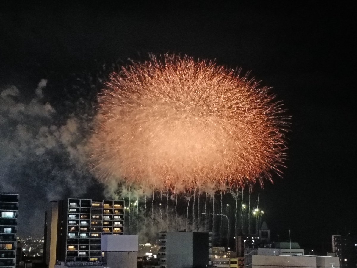 ahtoyoha's tweet photo. こんばんは(^^)
アパホテル〈豊橋駅前〉でございます。

7月18日(土)の豊橋祇園祭は「花火大会」です。
多くのお客様が豊橋へお越しになりました。 https://t.co/Pht1ea4ZSB