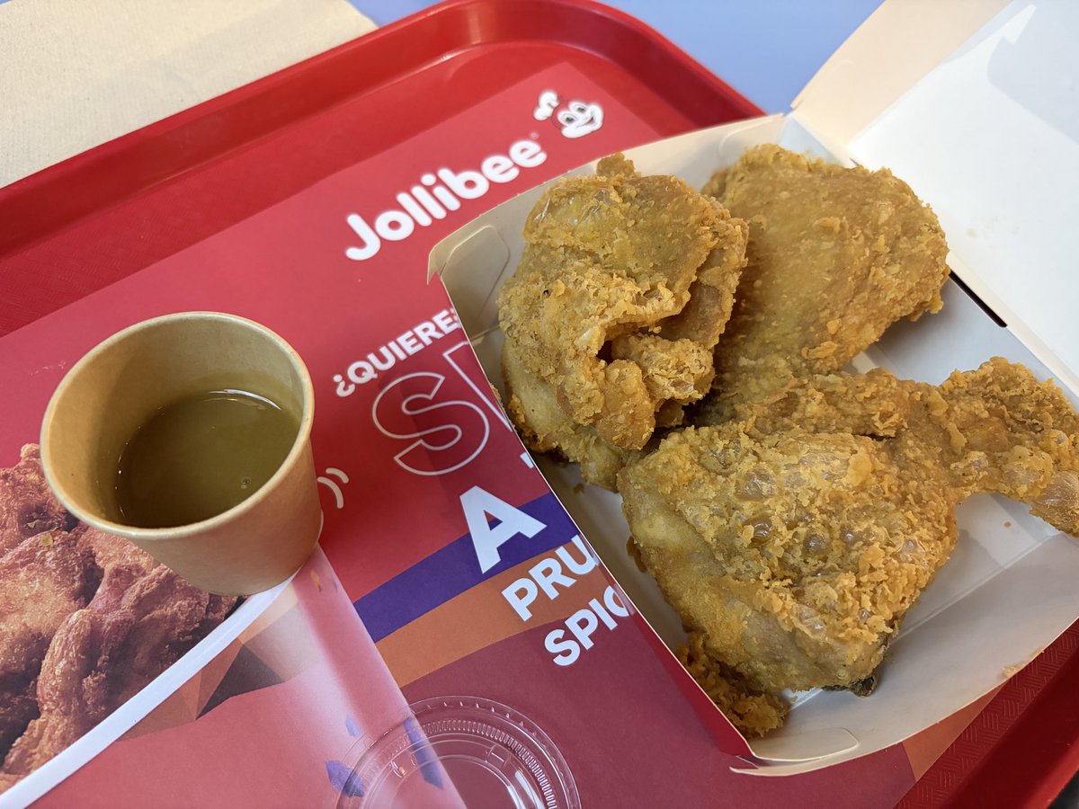 ericxu57's tweet photo. I lOVE JOLLIBEE💗 https://t.co/zPmmAW86eW