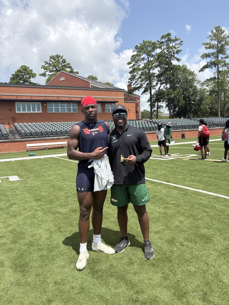 DariusDTottenJr's tweet photo. Had a good time out here in Jackson Mississippi at the Belhaven football camp. I want to thank all the coaches for coaching me up and making me a better player more importantly a better person. @Coachjharris0 @BelhavenFB @Brade_Ice https://t.co/DLYDjJebms