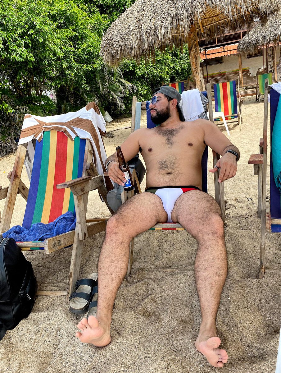 alejandro_rozal's tweet photo. Quien se toma una cervecita conmigo? Arena, playa y bikini! 💆🏻‍♂️✨ https://t.co/QnAC5AtJti