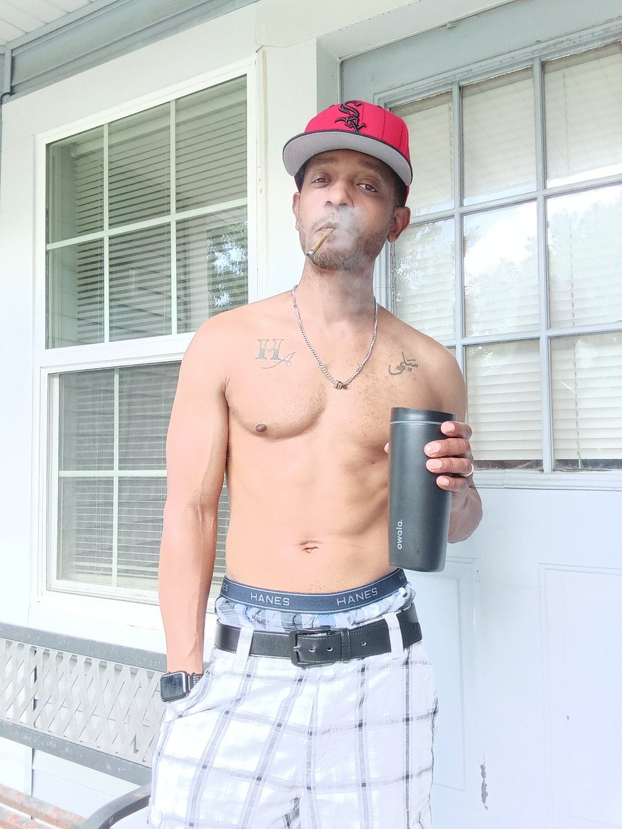 Kevon2Lela's tweet photo. Chillin' with my ice coffee ☕ and blunt 💚🌿💨💨 https://t.co/ceq2sLTi5I