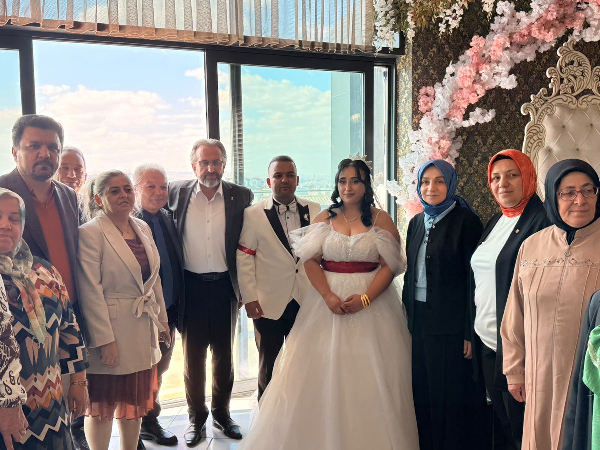 engindalbasti's tweet photo. Kıymetlimiz Şehit babamız Bakı ÜNSAL ağabeyimizin kıymetli evladı Semih ve Nur çiftimizin düğün merasimine Ankara milletvekilimiz Gurup Başkan vekilimiz Leyla ŞAHİNUSTA ve teşkilat mensuplarımızla birlikte katılım sağladık 

Genç çiftlerimizi tebrik eder ömür mutluluklar dileriz https://t.co/n82q4Gl3Ak