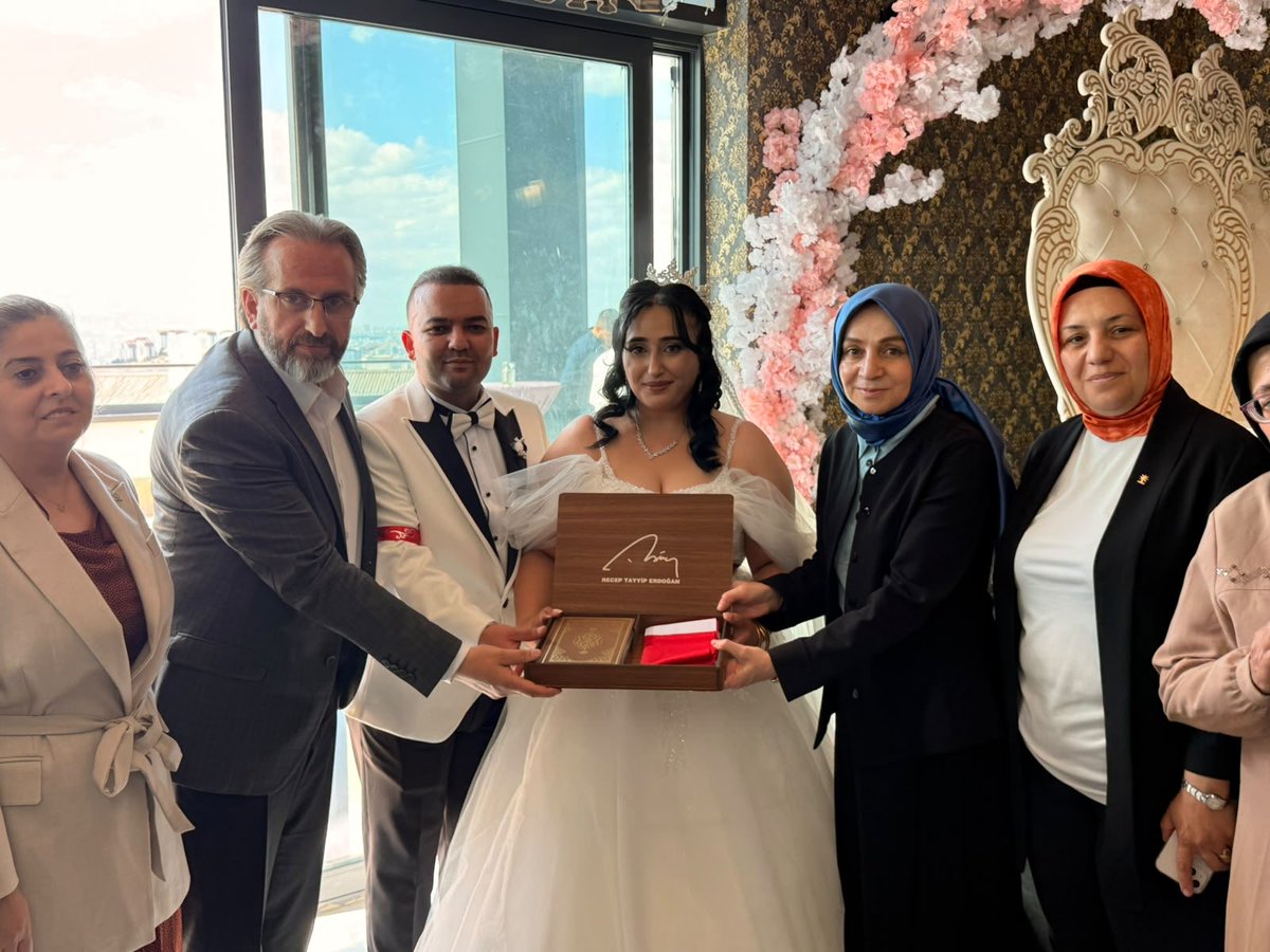 engindalbasti's tweet photo. Kıymetlimiz Şehit babamız Bakı ÜNSAL ağabeyimizin kıymetli evladı Semih ve Nur çiftimizin düğün merasimine Ankara milletvekilimiz Gurup Başkan vekilimiz Leyla ŞAHİNUSTA ve teşkilat mensuplarımızla birlikte katılım sağladık 

Genç çiftlerimizi tebrik eder ömür mutluluklar dileriz https://t.co/n82q4Gl3Ak