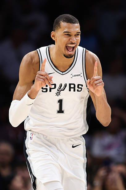 ClutchNumbers's tweet photo. Most Blocks Per Game Over The Last Decade:

1. Victor Wembanyama — 3.5 (181 GP)
2. Walker Kessler — 2.4 (201 GP)
3. Anthony Davis — 2.2 (547 GP)
4. Myles Turner — 2.2 (653 GP)
5. Chet Holmgren — 2.1 (183 GP)
5. Rudy Gobert — 2.1 (717 GP)
7. Hassan Whiteside — 2.0 (371 GP)
8. Brook Lopez — 1.9 (693 GP)
8. Jaren Jackson Jr. — 1.9 (455 GP)
10. Kristaps Porzingis — 1.8 (461 GP)