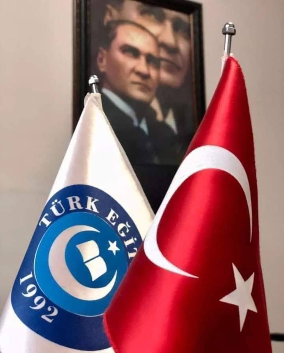 sdolgun01's tweet photo. Selçuklu, Osmanlı ve Türkiye Cumhuriyeti…

Bizim için bu üç büyük devlet, aynı kökten beslenen,aynı dil,aynı din,aynı medeniyet yürüyüşünün birbirini tamamlayan halkalarıdır.

Alparslan, bu millete Anadolu’nun kapılarını açan iradenin simgesi Sultan Alparslan’dır..
Osman Gazi, cihan devleti kurma ülküsünün öncüsü,
Osmanlı İmparatorluğu’nun temelini atan kudretli beyimizdir.
Gazi Mustafa Kemal Atatürk ise milletimizin bağımsızlığını yeniden tescil ederek Türkiye Cumhuriyeti’ni kuran büyük devlet adamıdır.

Tarihimizi ayrıştırarak değil, bütünlüğü içinde değerlendiririz. Büyük Hun Devletinden başlayarak Selçuklu da bizimdir, Osmanlı da bizimdir, Türkiye Cumhuriyeti de bizim devletimizdir.

Kökü mazide, gözü istikbalde olan bir millet olarak; geçmişimize sahip çıkar, bugünümüzü güçlendirir ve geleceğimizi inşa ederiz.

Mete Han,Sultan Alparslan, Osman Gazi ve Gazi Mustafa Kemal Atatürk ortak tarihimizin ve milletimizin değerleridir. Güçlü Türkiye, güçlü tarih şuuruyla mümkündür.

Selahattin Dolgun 
Türk Eğitim-Sen Genel Sekreteri