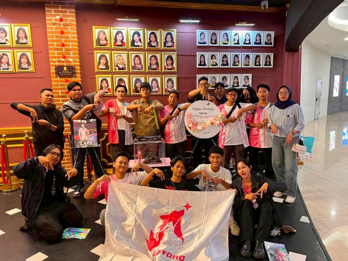 silvann_'s tweet photo. Selesai sudahh rangkaian acara STS tahun ini, senang rasanya bisa menjadi bagian dari auwia oshi, yawalaupun masih banyak kekurangannya dalam mendukung tapii it's okey semoga di lain kesempatan bisa memberikan yang terbaik.

Dan terimakasih juga atas kerja kerasnya untuk para admin @aulavana_id, serta teman-teman auwia oshi lainnya yang sudah mau berkontribusi dan meluangkan waktu pada project offline maupun online kali ini. see you in the next again 👋🏻✨

Happy belated birthday dek ija @Auwia_JKT48 🩷

#TheFirstLaps
#Midn19htRace