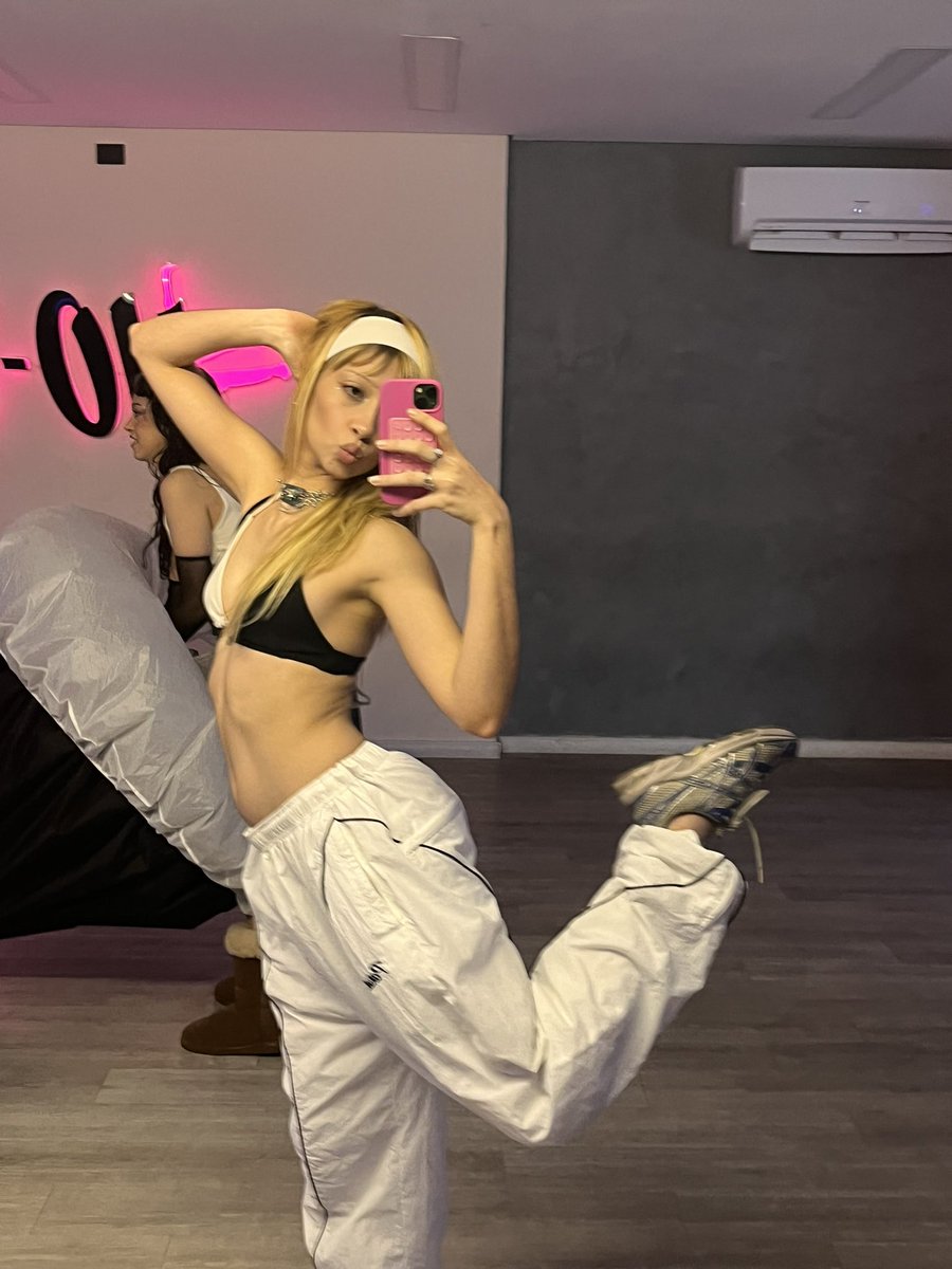 Laria Muísa tweet media