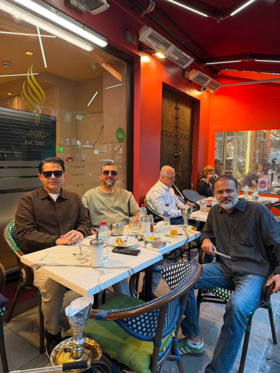 humzatabani's tweet photo. There’s something special about reconnecting with school friends. Time may pass, but true friendships never fade. #Friendship #Memories
#schoollife #oldmemories #tabanicorporation #humzatabani #TabaniGroup #londoncity #uk #pakistani #PakistanHameshaZindabad https://t.co/3uRE9BgpOo