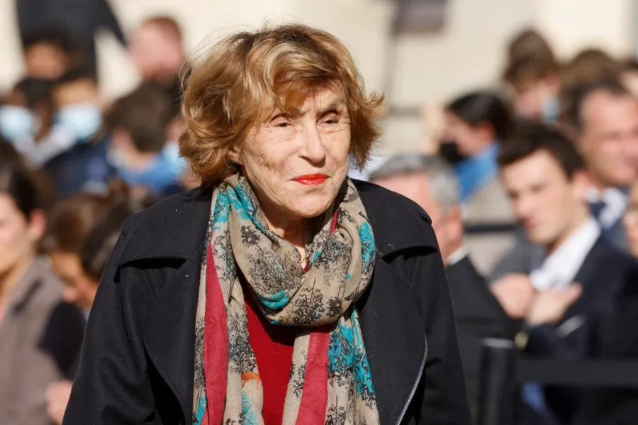 Forhalinton's tweet photo. 🔴🇫🇷 𝗙𝗟𝗔𝗦𝗛 𝗜𝗡𝗙𝗢 —Édith Cresson garde sa voiture avec chauffeur, malgré la promesse de suppression.

❌Son frère en profite chaque dimanche. 
❌157 000 € par an. 
❌Matignon refuse de s'expliquer. 

Une dérogation discrète pour une privilégiée de la République. Les promesses, c'est pour les autres. Les privilèges, c'est pour eux.