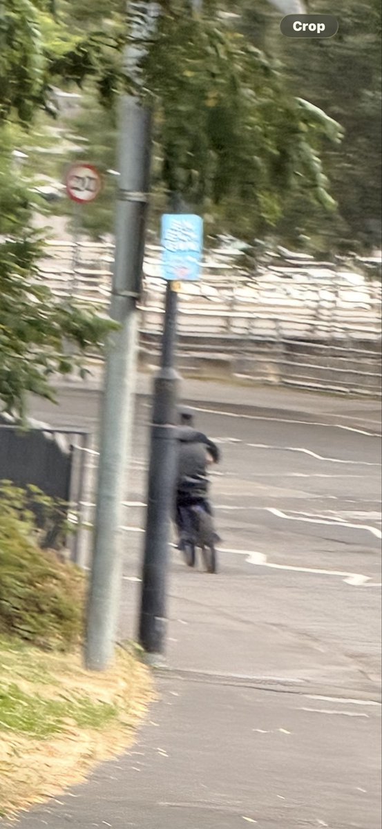 robbin_rocket's tweet photo. @swpolice this illegal rider with no registration&amp;i bet he’s delivering drugs coz that’s all these parasites do, is more forensically aware than #CIS  covered from head to toe 
Mask 
Gloves
Black outfit
Black trainers 
Do something please
He cut in front of us without a care https://t.co/vNPGxSONgh