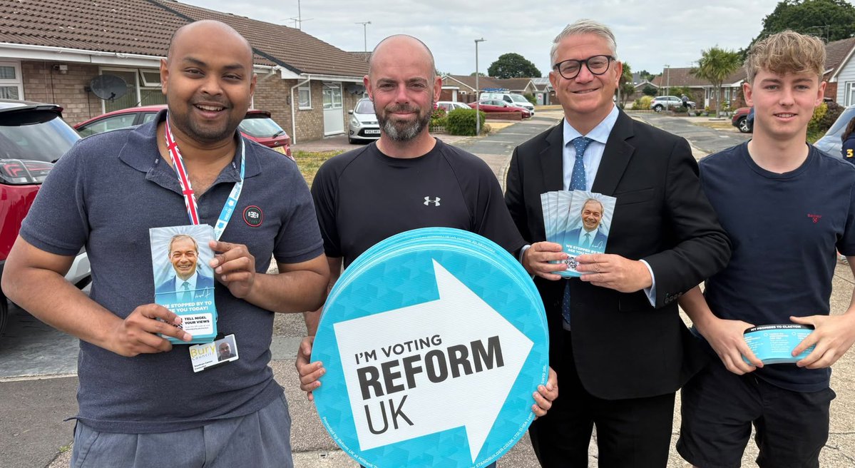 AndrewRosindell's tweet photo. A fabulous day in Clacton campaigning for Nigel Farage @Nigel_Farage to be re-elected as the local Member of Parliament in the forthcoming by-election.

There was overwhelming support on the doorstep for Nigel and especially from so many former Romford constituents I met, who have now moved to Clacton.

They voted for me when they lived in Romford and they'll all now be backing Nigel in Clacton! 🇬🇧🏴󠁧󠁢󠁥󠁮󠁧󠁿

#VoteReformUK #NigelFarage 🩵