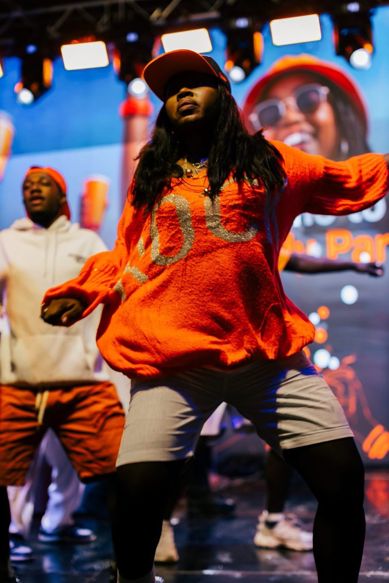 Orange_Cameroun's tweet photo. Vous avez chanté, dansé et partagé une énergie incroyable. Merci à toutes celles et ceux qui ont fait de cette édition un moment inoubliable ! ✨

#OrangeEstLà #ReadyParty https://t.co/uj8xoaZjER
