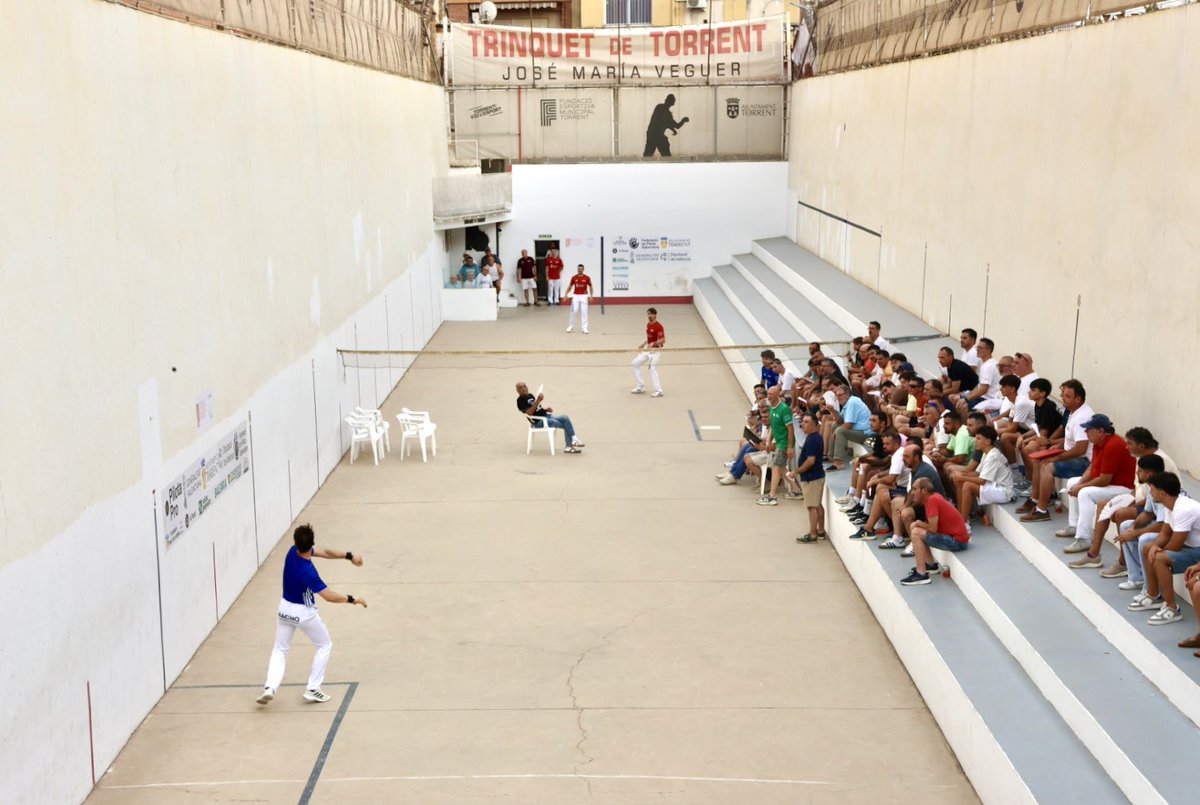 VOX_Torrent's tweet photo. 👏🏼 Enhorabuena a los campeones y a todos los participantes por contribuir a seguir engrandeciendo nuestro deporte autóctono. Torrent continúa apostando por la pilota valenciana, una tradición que forma parte de nuestra identidad y de nuestro patrimonio deportivo y cultural. https://t.co/W8iIUDeKBX
