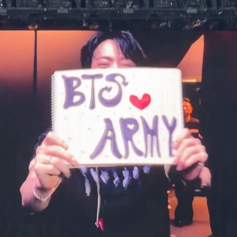 7udios's tweet photo. he loves us so much. https://t.co/f2p4nInA0n