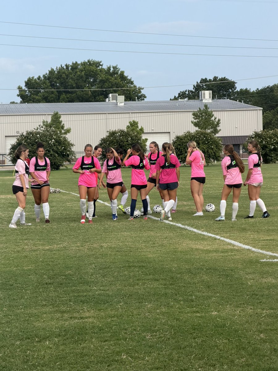 siennadaniel30's tweet photo. Fun week with lots of soccer! 
Scrimmaged the U17 and U18 NL teams today. https://t.co/lxox8q68iW