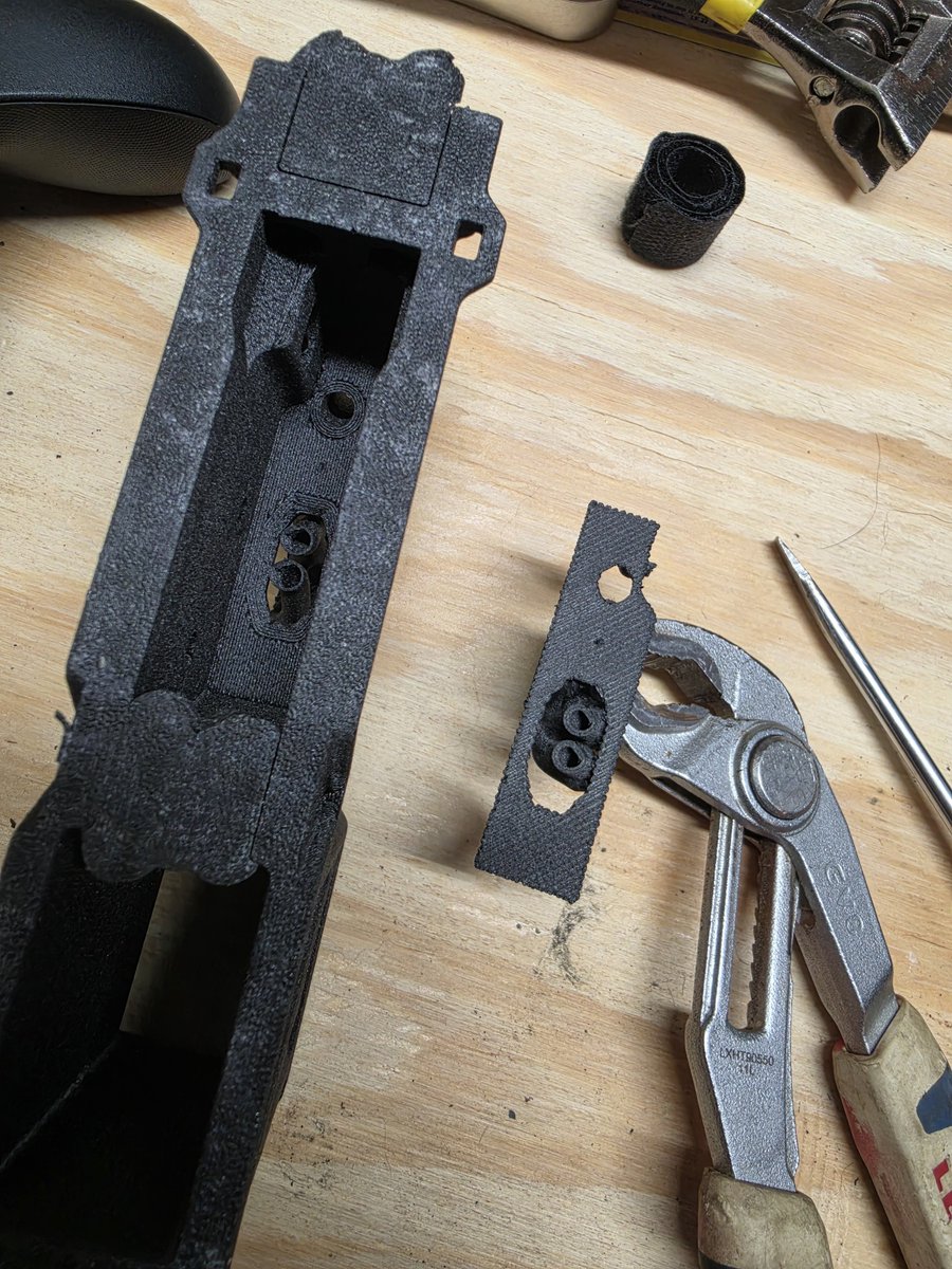 MentholWorks's tweet photo. I've been 3D printing mostly PA-CF since early 2019~ and it still impresses me when supports just lift off perfectly. This was such a pain to do on an ender 3 back then. https://t.co/Lw9NR8Wt1R