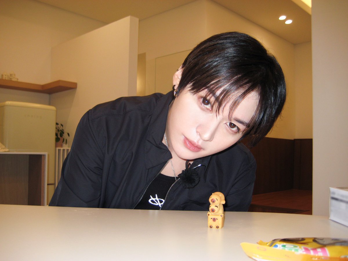 LeeKnowArgFC's tweet photo. [SKZ-BEHIND📸] Fotos de #LeeKnow en el episodio número 4 de The kNOw way ♥

"Suavecito… suavecito…"

 #리노 #kNOw맘대로 #ThekNOwWay https://t.co/34ADiq7qTm