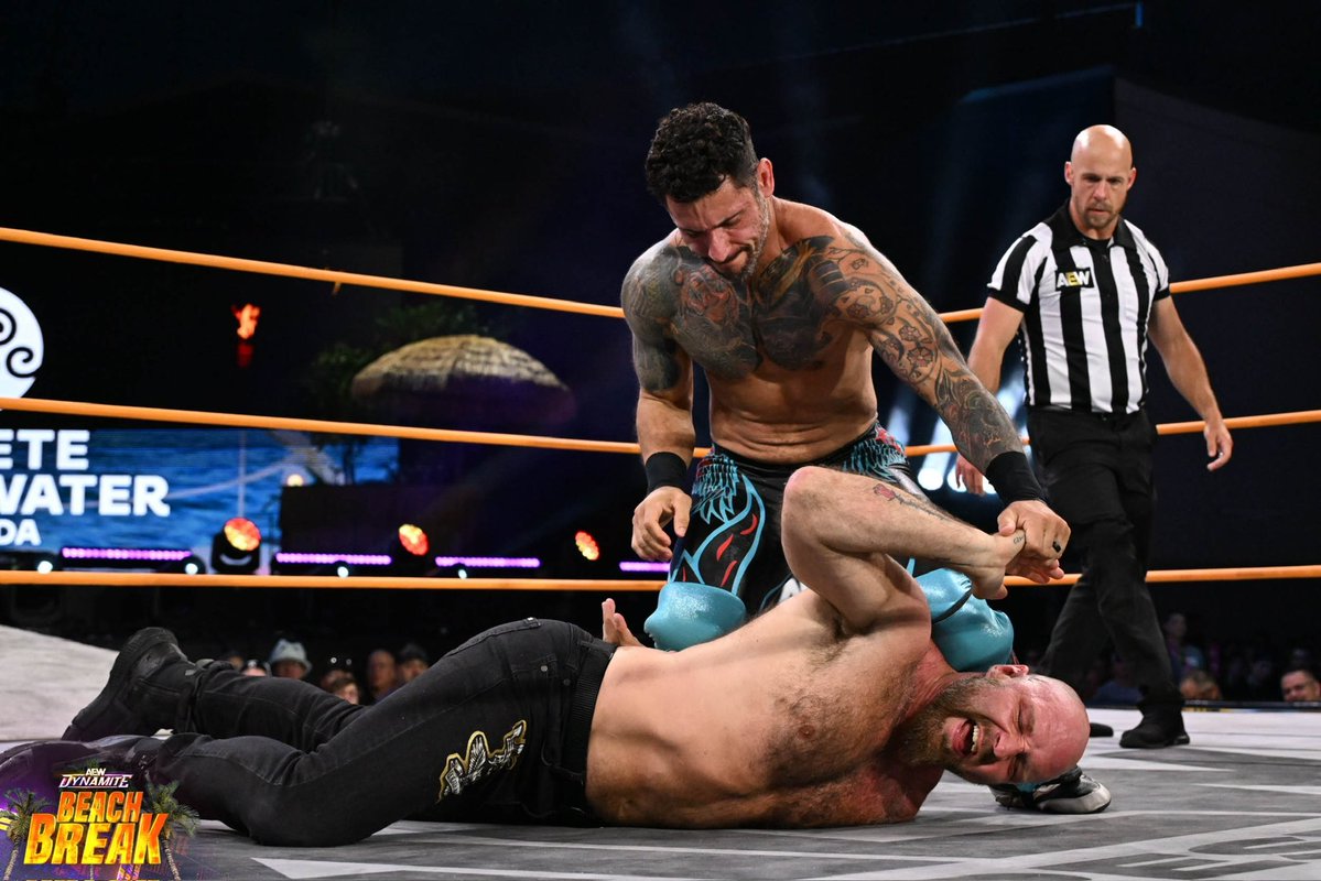 BleedOrBreak's tweet photo. @EssexToElevated and I are starting to move like we’ve been doing this for years, and that’s bad news for everybody else. People keep asking if he really belongs with the Death Riders. Look at the tape. Look at the violence. Look at the finish. That should answer your question. https://t.co/wQPJu98Rwh