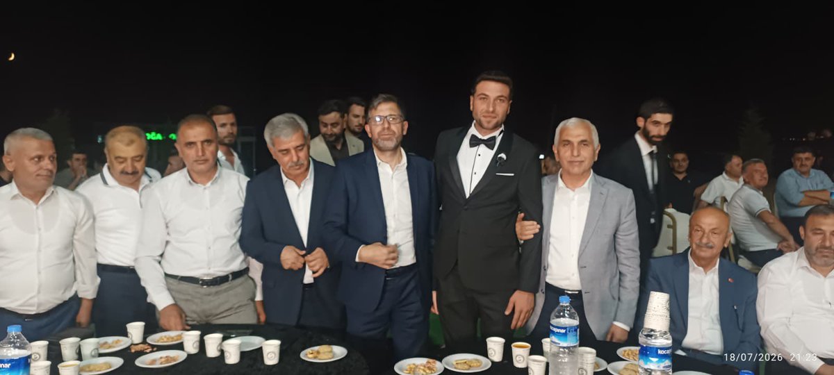 AkPartiSiirt's tweet photo. İl Başkanımız Sn. @AvHekimGider ,
Milletvekilimiz Sn. @mervangul56,
İl Gençlik Kolları Başkanımız Sn. @mrtgul34 ,
Merkez İlçe Başkanımız Sn. @hikmetekin56 
ve teşkilat mensuplarımız ile birlikte;

Yavuz & Demircan ailelerinin düğün merasimine katılım sağladılar.

Genç çiftimize bir ömür boyu mutluluklar diliyor, kıymetli Yavuz ve Demircan ailelerini tebrik ediyoruz.