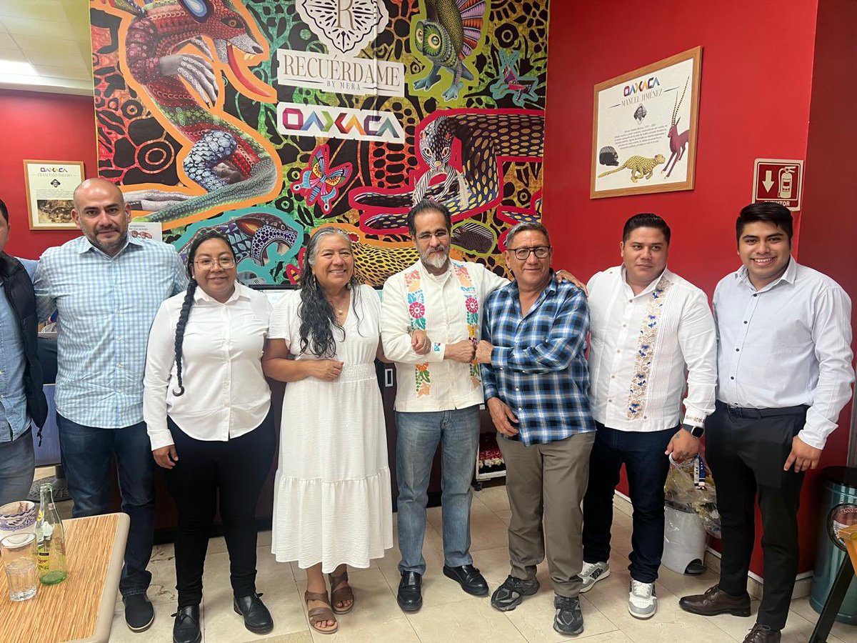 RENE_BEJARANO_M's tweet photo. Hoy celebramos una gran Asamblea Estatal del #MNE en Santa María #Coyotepec, Oaxaca, con liderazgos de las ocho regiones del estado. Reafirmamos nuestro compromiso con la organización, la unidad y la consolidación de la #4T. ¡La esperanza sigue creciendo en Oaxaca! #MNE #Oaxaca https://t.co/htvRFUO8Pf