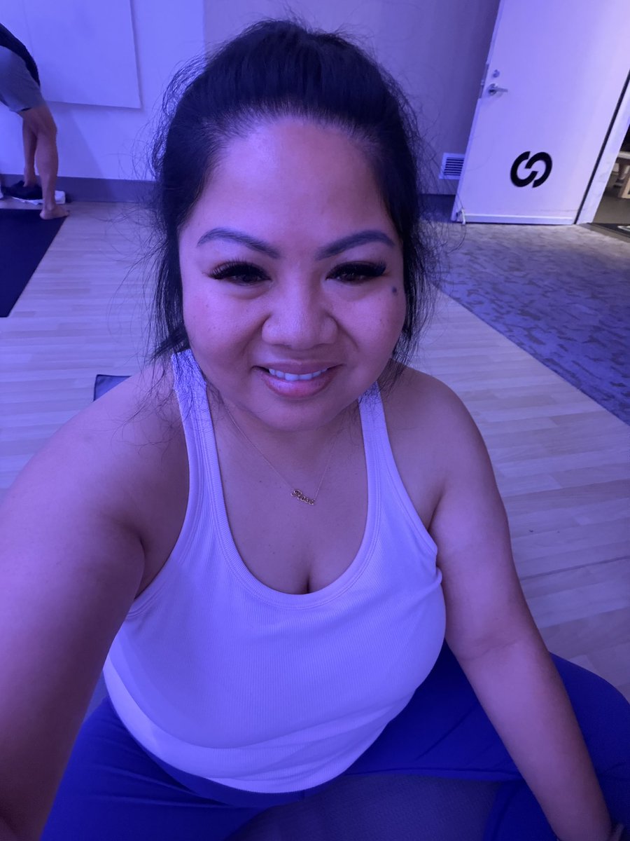 RoseEnriquez's tweet photo. Happy Saturday β¨
Hot Pilates kinda day! ππ»ββοΈ
#Pilates #CoreWork #StruggleisReal
#MovewithRose https://t.co/mHt63BeBYR