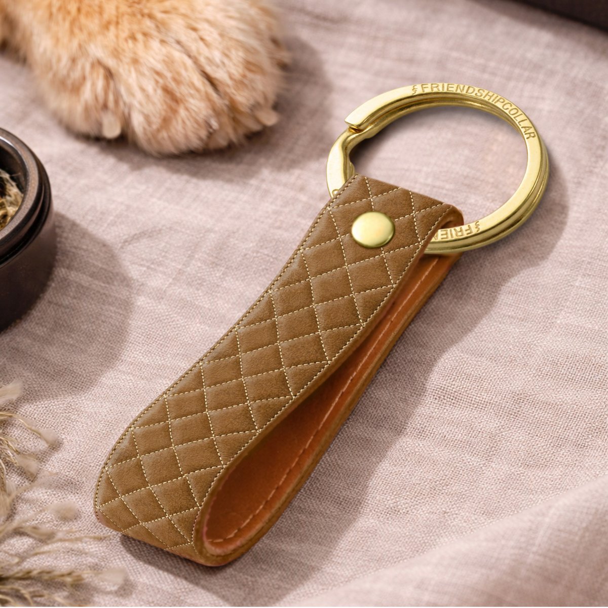 FCollars's tweet photo. Everyday Matching Made Beautiful💕

From your keys to your wrist to your dog's collar, every detail can match. Discover our collection of coordinating keyrings, bracelets, and dog collars designed for everyday adventures together. 🐾

#matching #keyring #doglovers #stylish #pet https://t.co/tGWNgw4T4o
