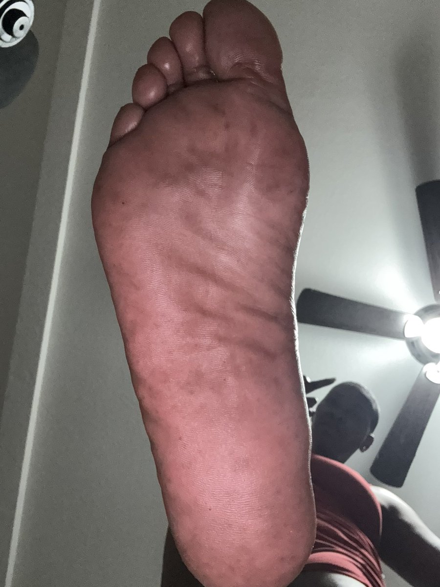 missCeliene's tweet photo. If you're interested in worshipping these pretty feet, my DMs are open Know how to approach, and don't waste my time 👣🦶 https://t.co/YcsyfDbKD8