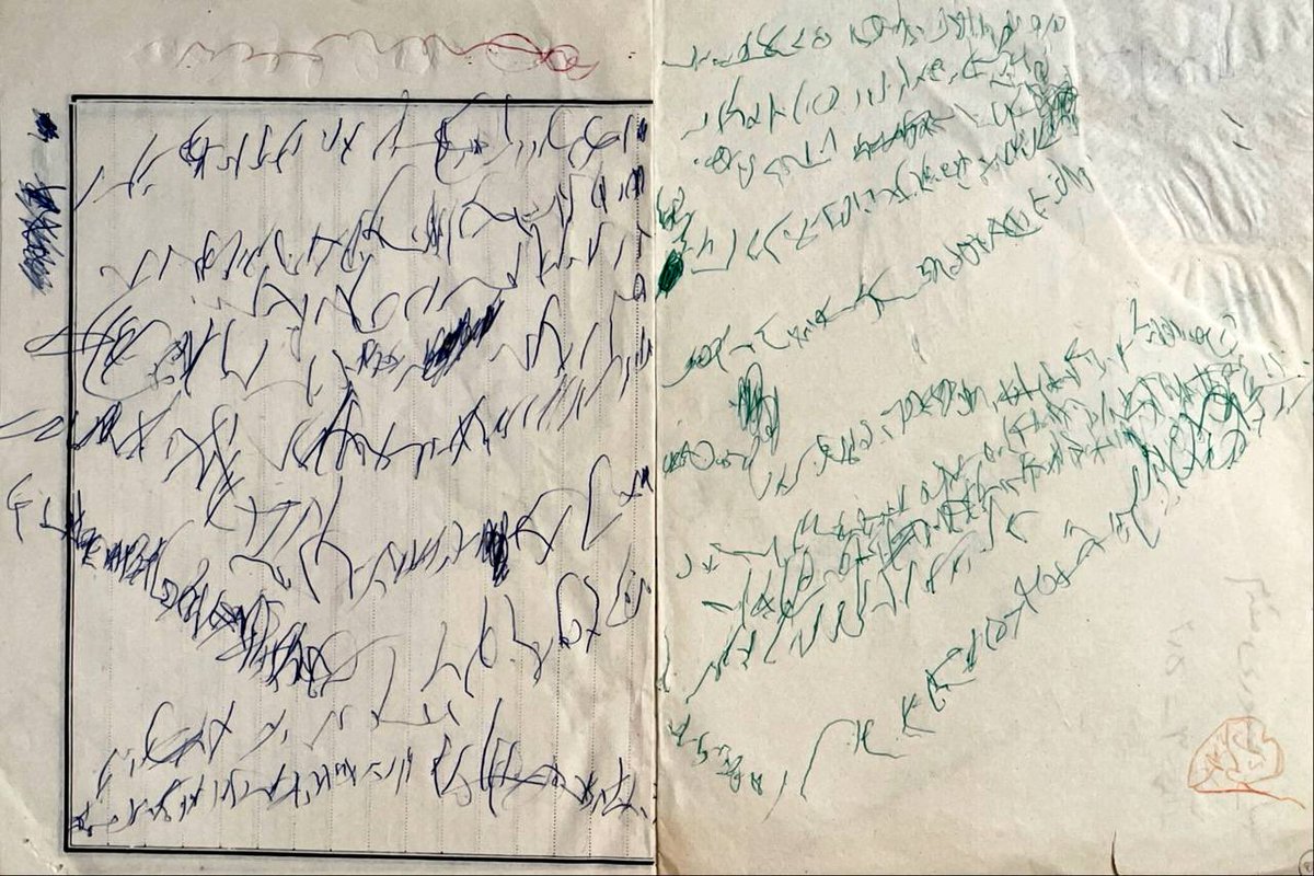 Sara__Sabouri's tweet photo. دستنوشته‌های پیدا شده از ۲-۳ سالگیم.
وقتی هنوز سواد نداشتم، انقدرررر دوس داشتم بتونم بنویسم که میرفتم اداشو درمیاوردم. دست‌خط بقیه رو میذاشتم جلوم و می‌نوشتم ... https://t.co/FHoQKmeZxc