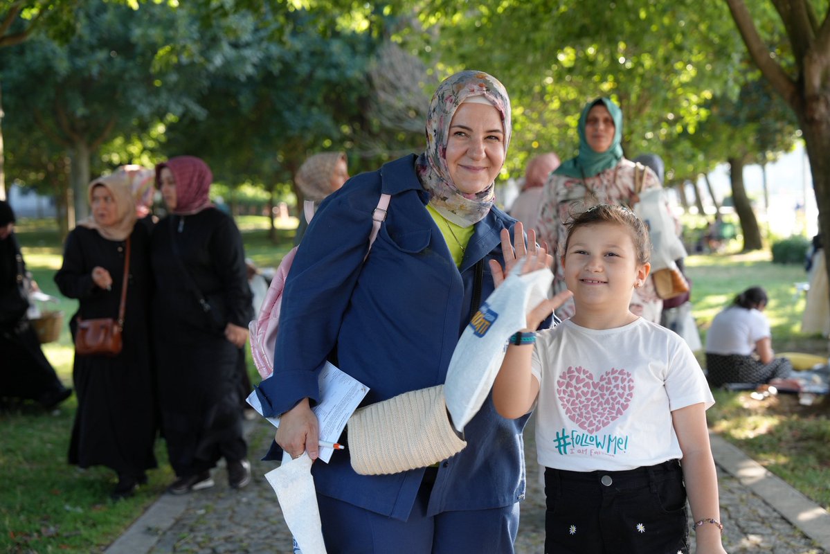 akkadinistanbul's tweet photo. En güzel buluşmalar, yüreğe dokunan anlardır.🌿

Bugün Sütlüce Parkı'nda paylaşılan her tebessüm, edilen her sohbet ve kurulan her gönül bağı günümüze ayrı bir anlam kattı.

İşte bizi daima güçlü kılan da bu samimiyettir.

#HerMahallesiyle İstanbul

📍Beyoğlu https://t.co/vujtqLuKgK