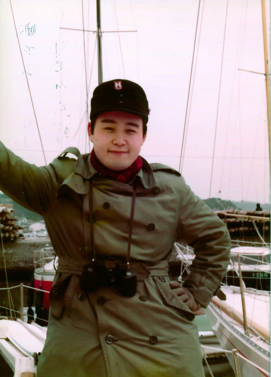 tkikan01's tweet photo. 没後８年　後藤修一命

合掌

昭和２７年４月８日生
平成３０年７月１９日没

画像は、昭和５５年、玉川大学卒業時と思われる。 https://t.co/j8Py1D3g5q