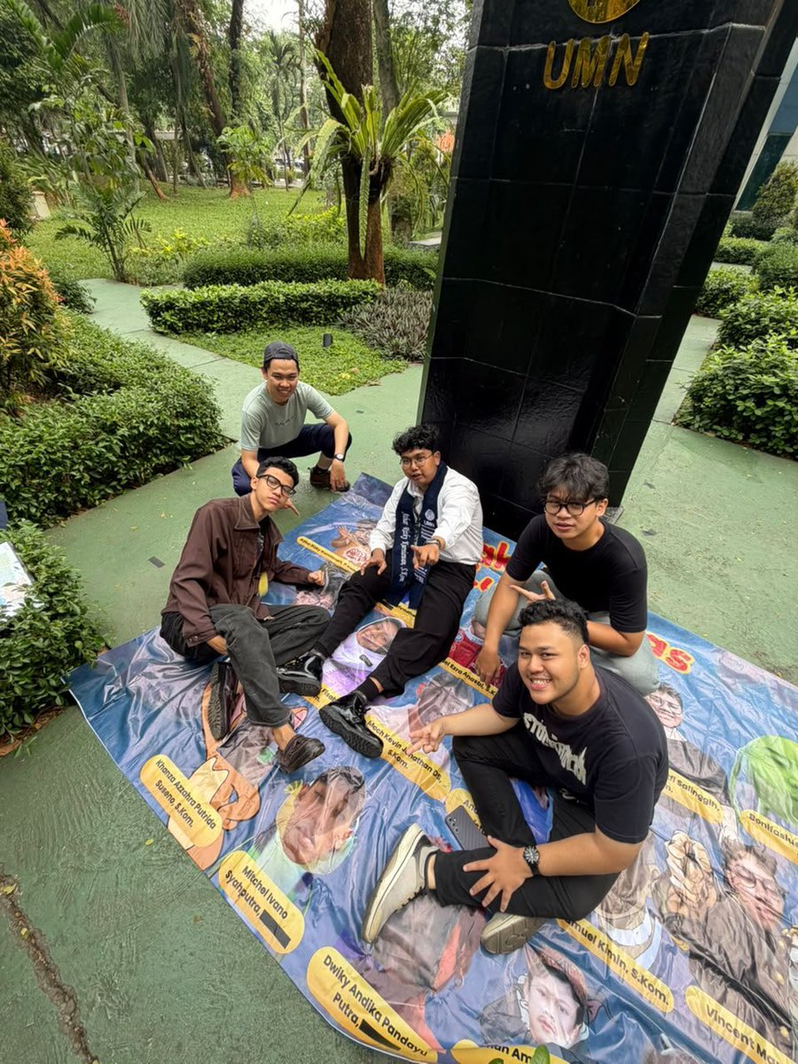 yoisathar's tweet photo. hi ga kerasa ya dlu aku ngulang ospek di umn sekarang udh lulus, times goes so fast https://t.co/V4a8hHvZya