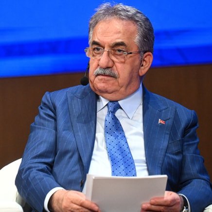 telqraft's tweet photo. Cumhurbaşkanı Yardımcısından Referandum Mesajı:

🔷 Yeni anayasa çalışmaları kapsamında referanduma gideceğiz.

🔷 Milletimizin iradesini sandığa yansıtmak temel önceliğimizdir.

🔷 Süreci şeffaf bir şekilde yönetecek ve kararı halkımıza bırakacağız.

🔷 Demokrasimizi güçlendirecek adımları atmaktan asla çekinmeyeceğiz.