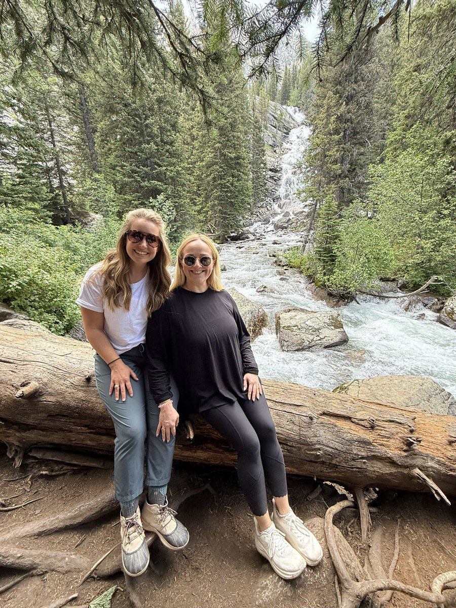 teachergab2's tweet photo. Crushed some hiking goals, saw SO many historical markers, and participated in several hikes! @BethkeElem https://t.co/ETk19hjF9s