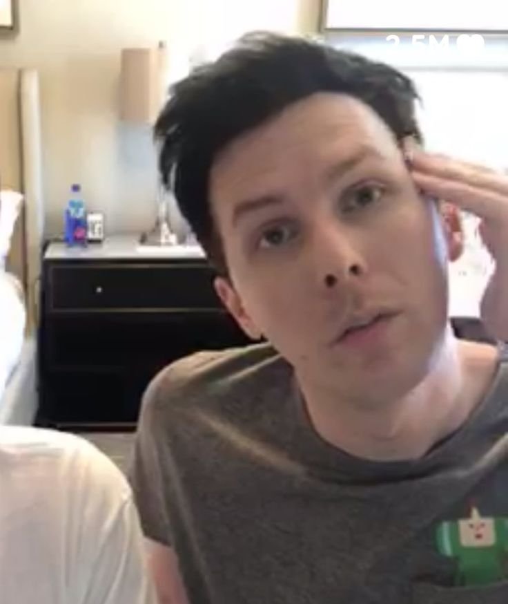 woeismefl's tweet photo. they make out sloppy style while brown hair phil watches https://t.co/AJNhrBK5lN