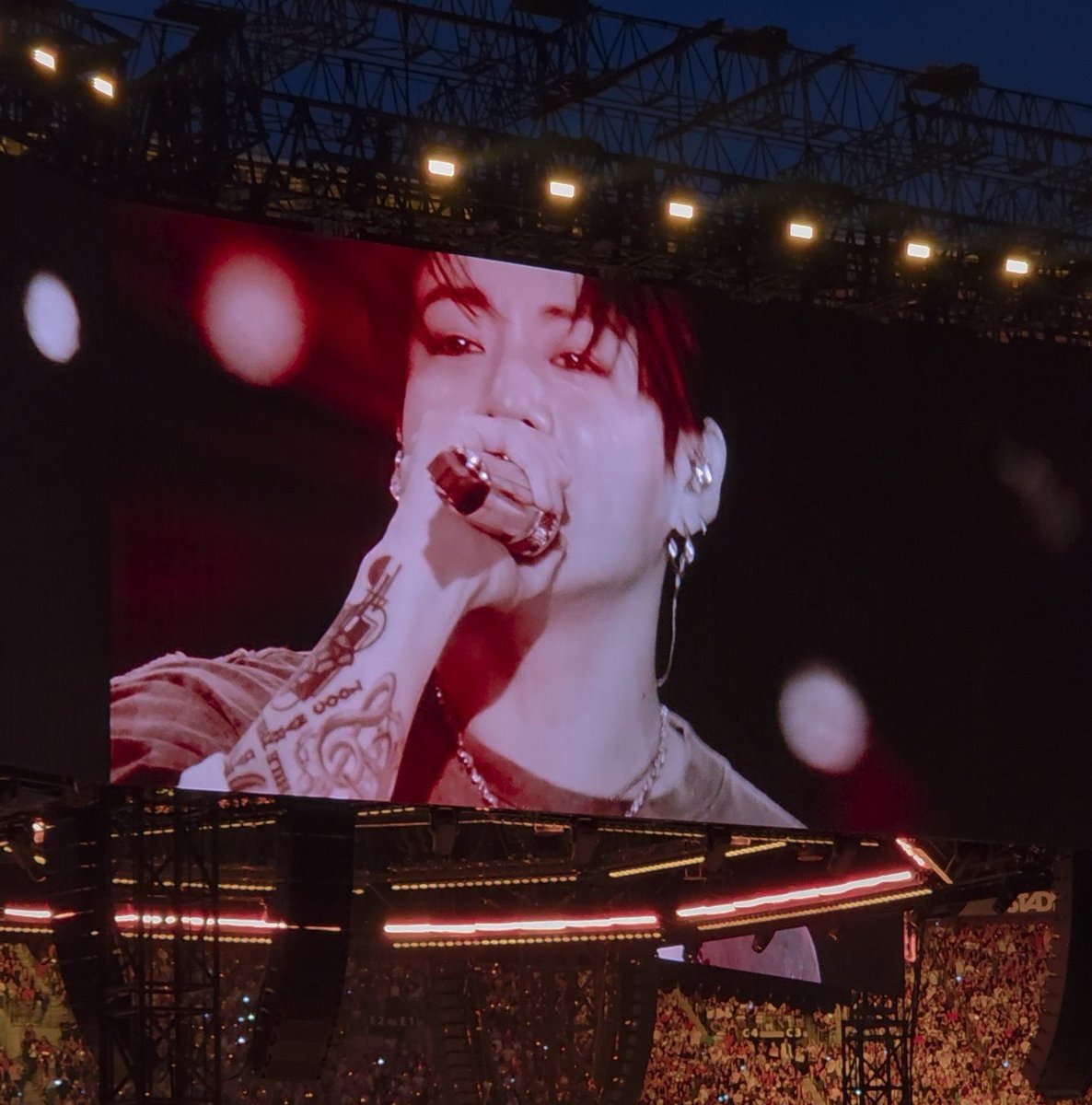 jkcupcakee's tweet photo. SOLO 45 DÍAS Y FESTEJARE TU VIDA CONTIGO MI JUNGKOOKIE 💜😭😭 https://t.co/zPb8o1QJB1