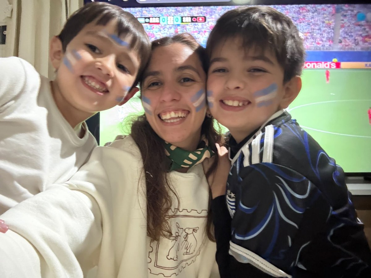 Monical31518579's tweet photo. #sabadoentn hola VAMOS ARGENTINA mañana ganamos mis amores mi hija y mis bellos nietos Lorenzo y Rio su primer mundial saludos de la ciudad del gran Goyco.   Zárate https://t.co/mQIHNj09bU