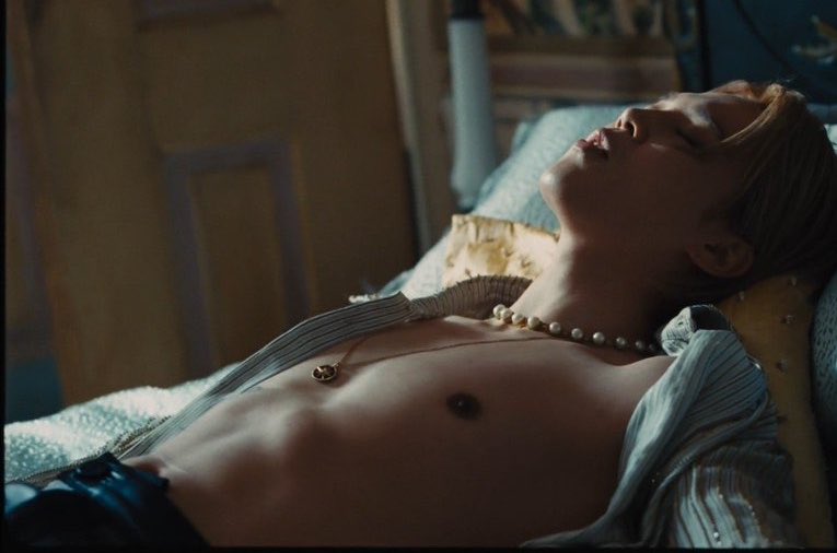 pjmmuse_'s tweet photo. Jimin I promise I will buy you shirts just wear them I beg stop going around naked pls FOR MY SANITY STOP https://t.co/E4BvU72R0n