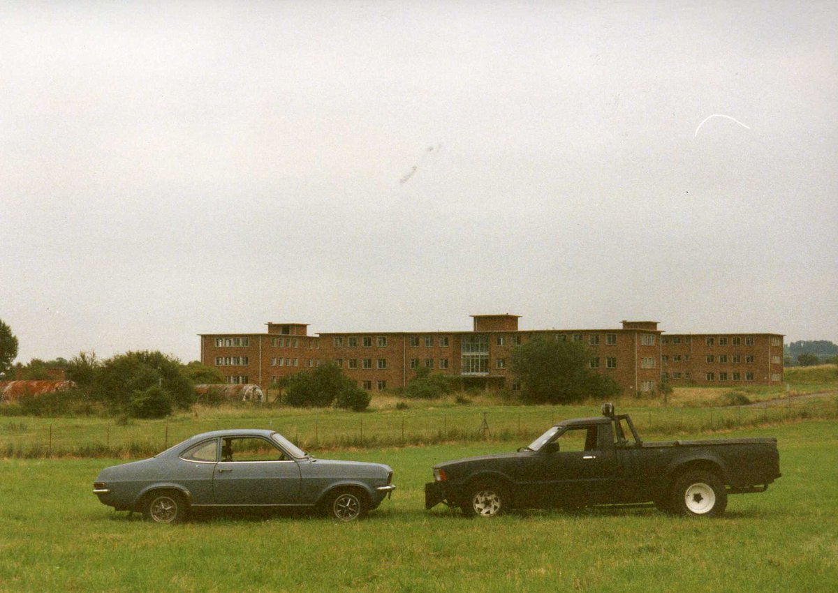 outwrite's tweet photo. @bolderston_mark My Firenza circa 1992. 18 years old, second car. Pictured with my mates daft P100. https://t.co/MgK4piIIOv