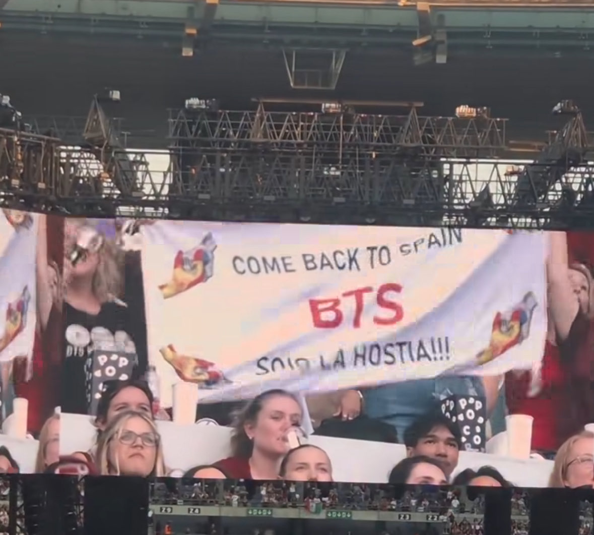_j_ane__'s tweet photo. Seriously? Booing Spanish ARMY? To the Paris ARMY who took part in this aren’t you ashamed? Calling it a joke is ridiculous. 
I went to the Madrid concerts 
Spanish ARMY welcomed everyone and cheered for fans from every country! 

This ruined all my good impression of France https://t.co/B8w1WgreLA
